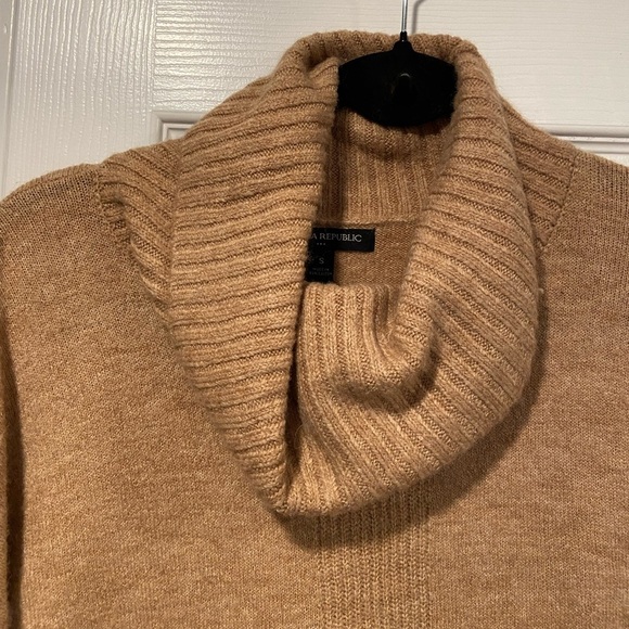 Banana Republic Size S Ribbed Front Cowl Turtle Neck Camel Tan   Sleeve Sweater - Picture 2 of 10